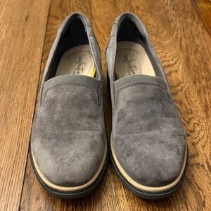 Clarks Women's Gray Suede Flats